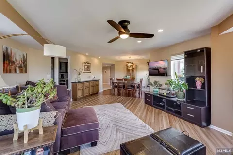505 Hancock Ct, Edgewater, NJ 07020