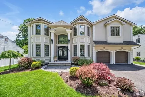 80 Birchwood Rd, Paramus, NJ 07652