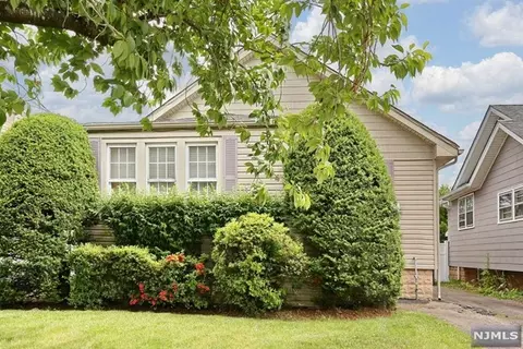 114 Harcourt Ave, Bergenfield, NJ 07621