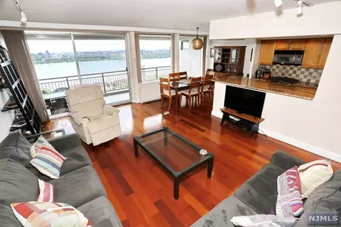 1 Horizon Rd #1011, Fort Lee, NJ 07024
