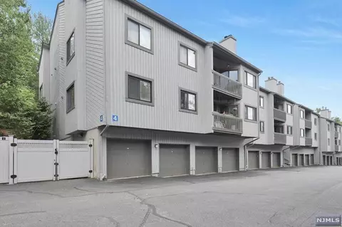 210 Magnolia Rd, Ramsey, NJ 07446