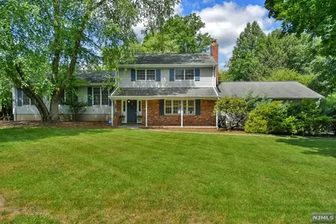 325 Shadyside Rd, Ramsey, NJ 07446