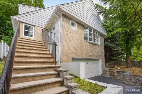 589 Ray Ave, Ridgefield, NJ 07657