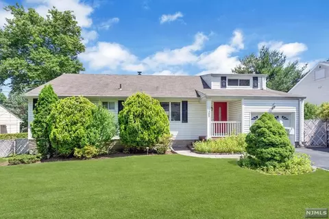 365 Lacey Dr, New Milford, NJ 07646