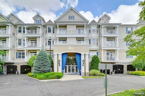 175 Rochelle Ave #211, Rochelle Park, NJ 07662