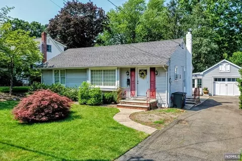 51 Lincoln Pl, Waldwick, NJ 07463