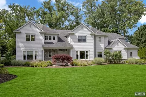 32 Pine Hill Rd, Demarest, NJ 07627