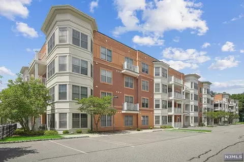 5312 Pointe Gate Dr, Livingston, NJ 07039