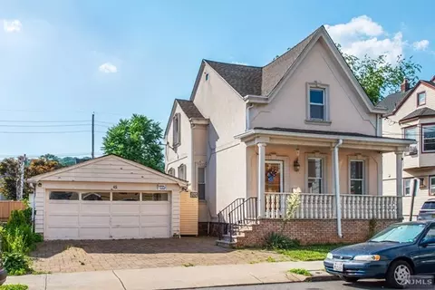 45 Harris St, Haledon, NJ 07508