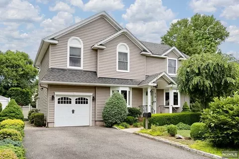 210 Kensington Rd, River Edge, NJ 07661