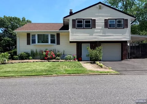 189 Roosevelt Ave, Bergenfield, NJ 07621