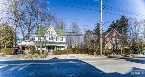 21 W Ivy Ln, Englewood, NJ 07631