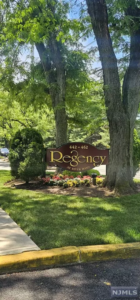 454 River Rd #E, Nutley, NJ 07110