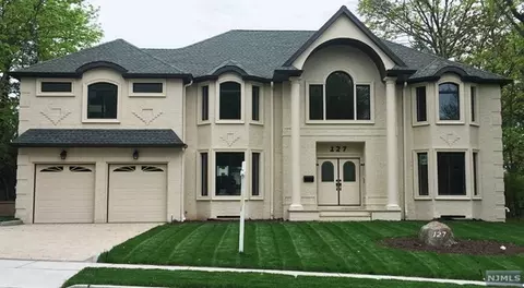 127 Alpine Dr, Closter, NJ 07624