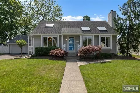 524 Tuers Ln, Paramus, NJ 07652