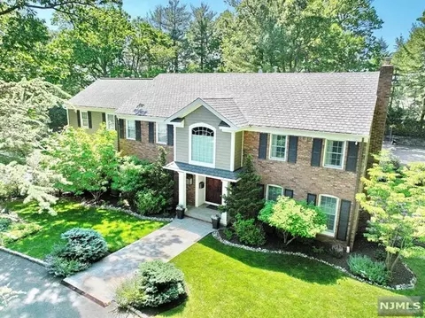 171 Hoover Dr, Cresskill, NJ 07626