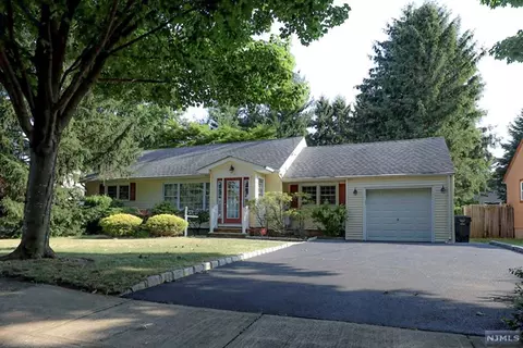 92 Oliver Rd, Paramus, NJ 07652