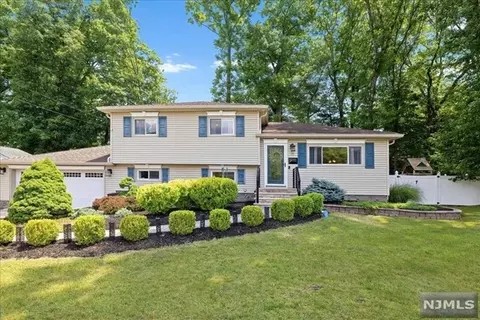 15 Murray Rd, Montvale, NJ 07645