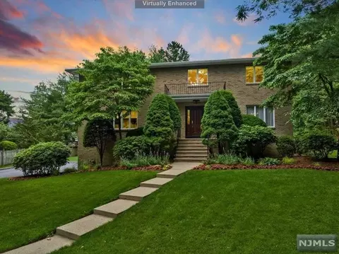62 Trautwein Cres, Closter, NJ 07624