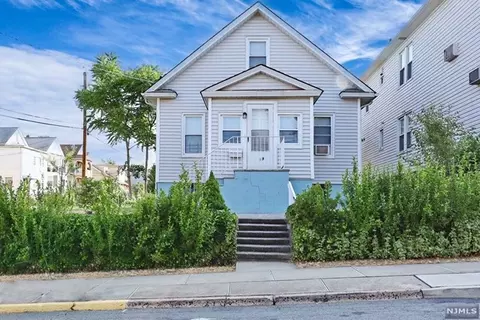 19 Wadsworth St, Wallington, NJ 07057