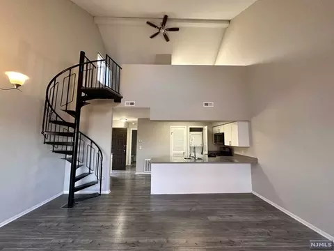 2 Solitude Ct #10, Vernon, NJ 07462