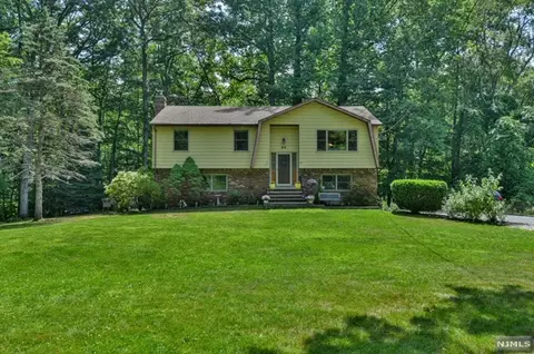 64 Voorhis Rd, Lincoln Park, NJ 07035