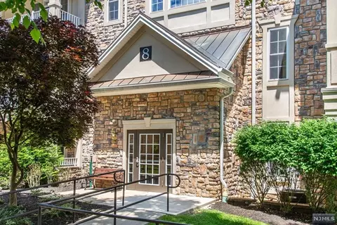 803 Holly Ln, Cedar Grove, NJ 07009