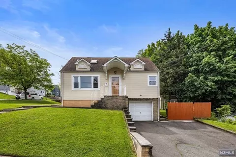 14 Krakow St, Garfield, NJ 07026