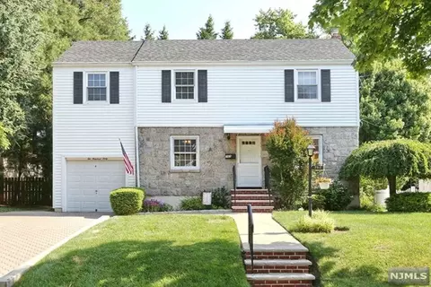 260 Kensington Rd, River Edge, NJ 07661