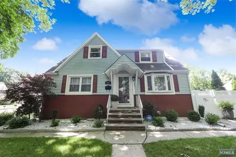 174 Bedford Ave, Teaneck, NJ 07666