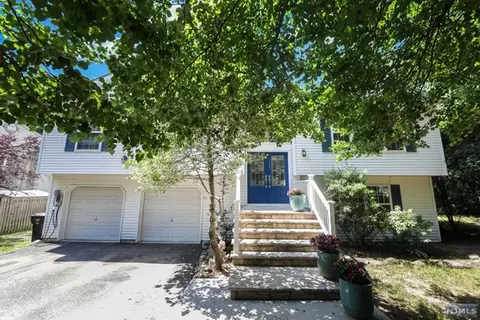 248 Oradell Ave, Paramus, NJ 07652