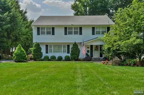 33 Buckingham Dr, Ramsey, NJ 07446