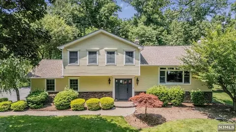 519 Terhune Ter, Wyckoff, NJ 07481