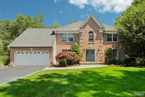 21 Knichel Rd, Mahwah, NJ 07430
