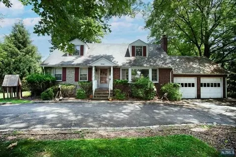592 Piermont Rd, Demarest, NJ 07627