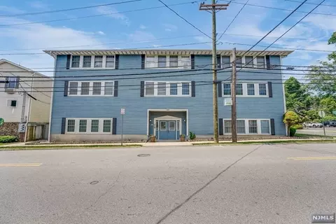 393 Boyden Ave, Maplewood, NJ 07040