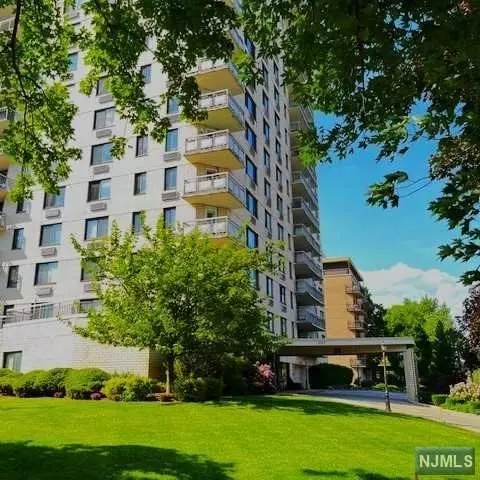 307 Prospect Ave #5B, Hackensack, NJ 07601