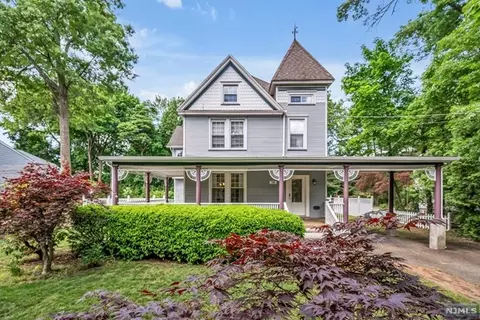 18 Kenilworth Rd, Ridgewood, NJ 07450