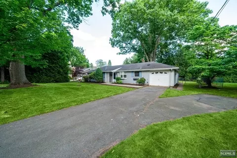 150 Ramview Ave, Ramsey, NJ 07446