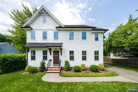 39 Kennedy Dr, Waldwick, NJ 07463