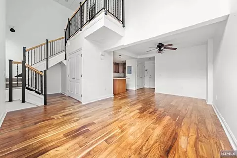 1204 Rio Vista Dr, Mahwah, NJ 07430