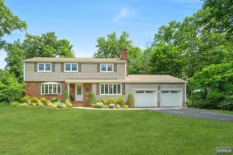 19 Colonial Heights Dr, Ramsey, NJ 07446