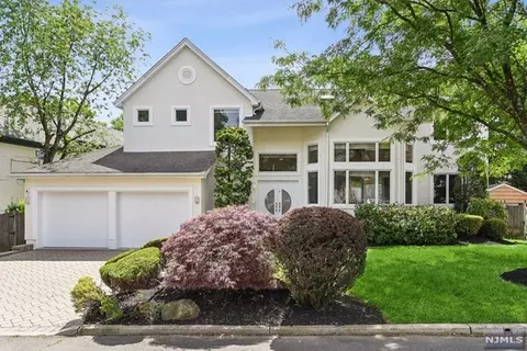 26 6th St, Englewood Cliffs, NJ 07632