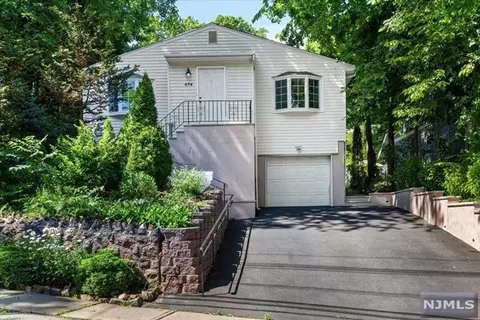 454 Fort Lee Rd, Leonia, NJ 07605