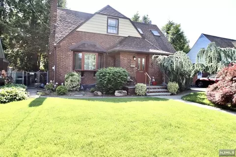 32 W Amsterdam Ave, Fair Lawn, NJ 07410