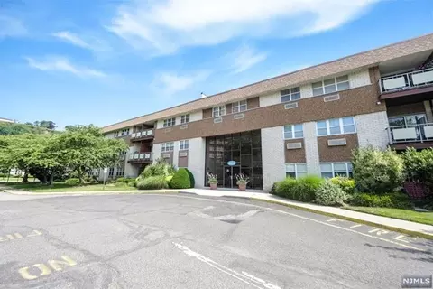 1111 River Rd #F10, Edgewater, NJ 07020