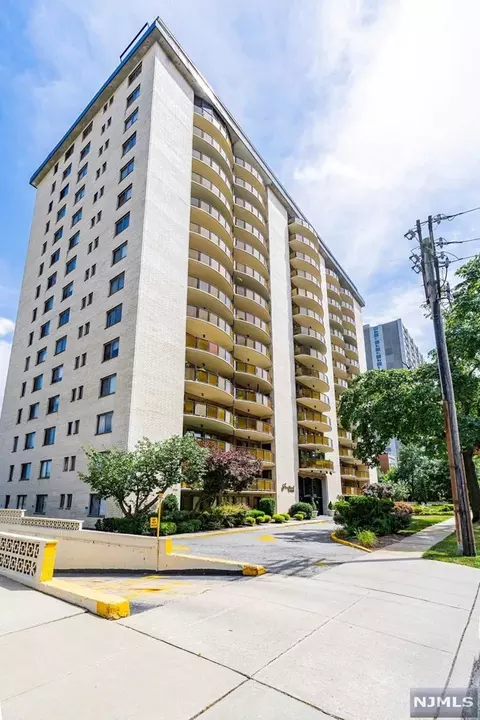 150 Overlook Ave #16B, Hackensack, NJ 07601