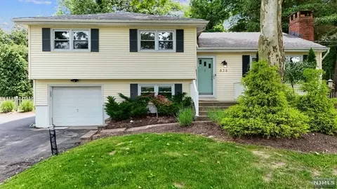 636 Blue Hill Rd, River Vale, NJ 07675