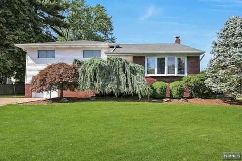 720 Schaefer Ave, Oradell, NJ 07649