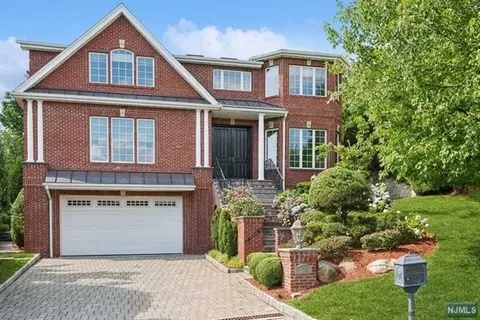 312 Center St, Englewood Cliffs, NJ 07632